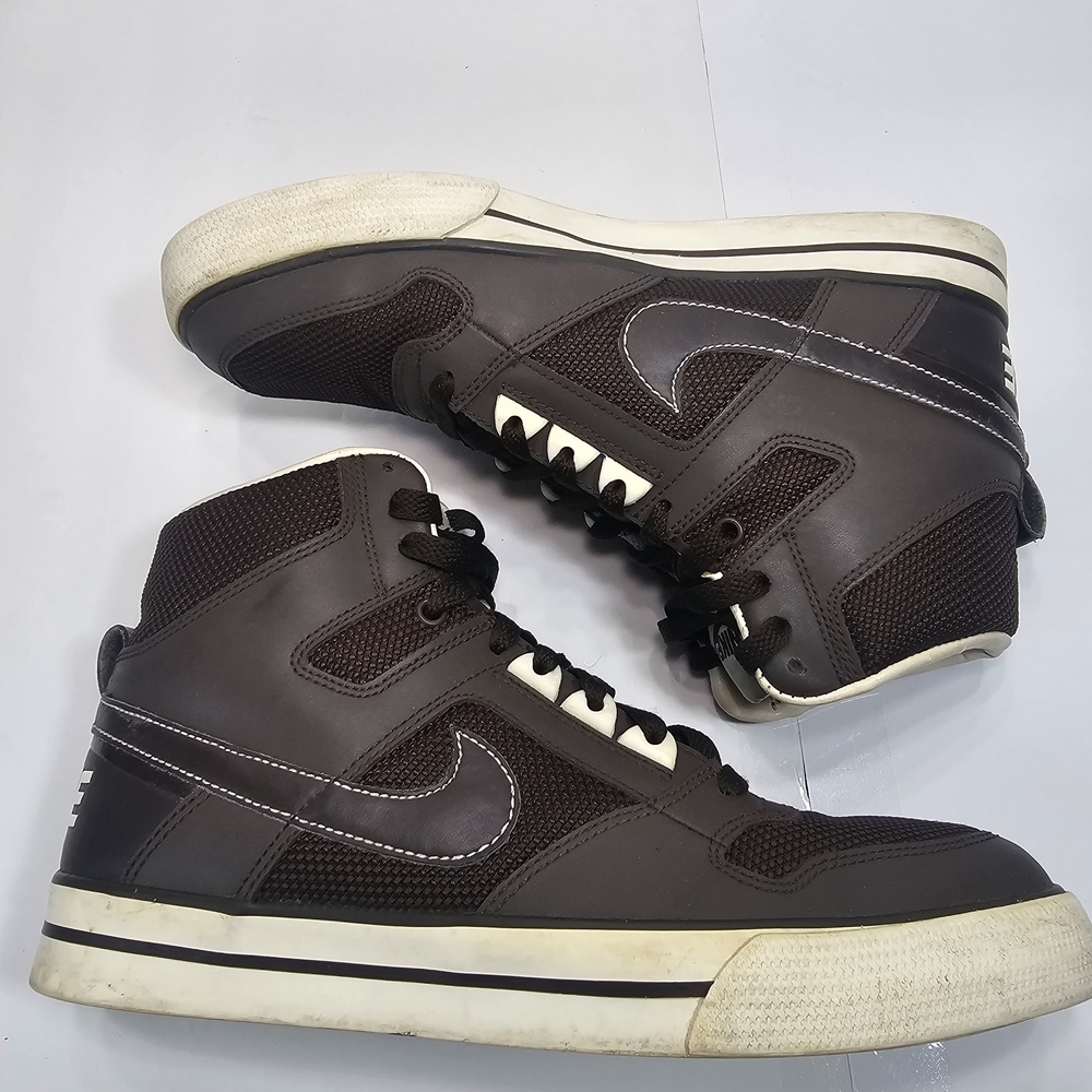Nike Delta Force High AC. Brown High-Top Sneakers